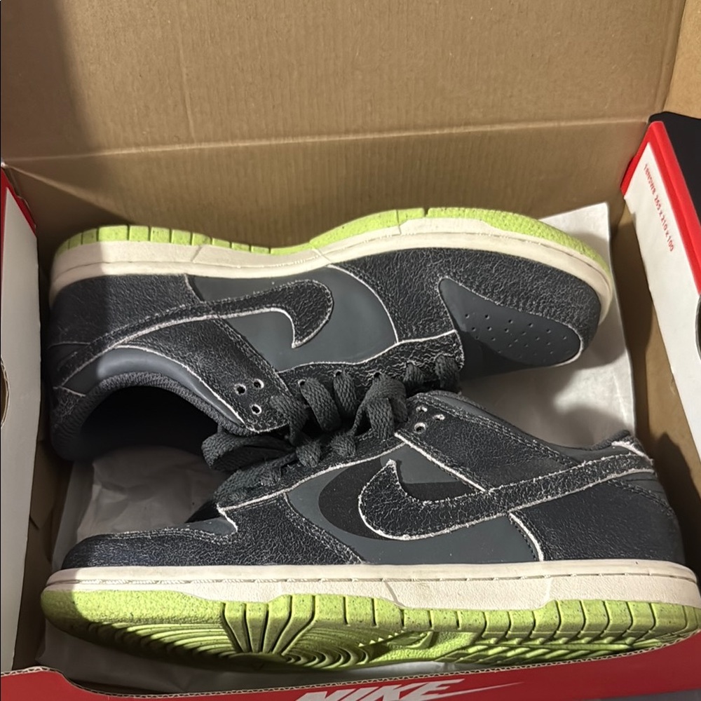 Nike Dunk Low SE Kids Gray and Green Sneakers